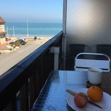 Un Balcon Sur La Mer Апартаменты *
